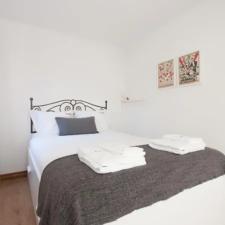 Feels Like Ajuda Cozy Place Лиссабон